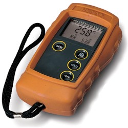 HI 93510 : Waterproof thermistor thermometer with temperature probe with calibration feature (List: 